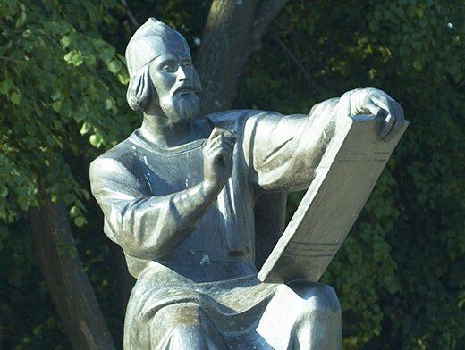 Андрей Рублев (скульптура Олега Комова, Владимир, Соборная площадь, 1995)