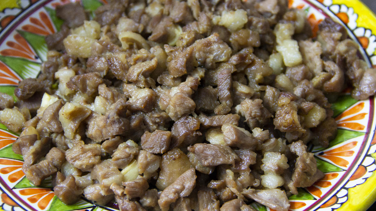 Мясо для этого плова нарезал 1x1 см.