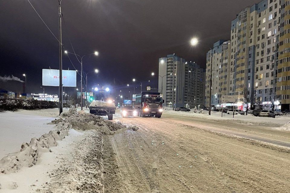    Для расчистки дорог после снегопада была задействована вся имеющаяся техника. Официальный сайт администрации Оренбурга
