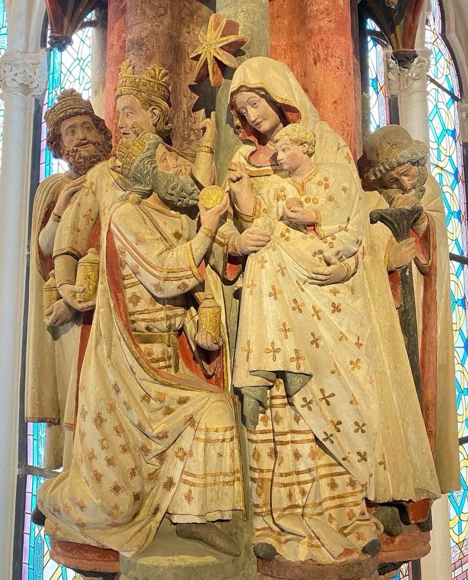 Скульптурная группа с приношением волхвами даров Марии и новорожденному Иисусу, 13 в, Бургосский собор, северн. Испания