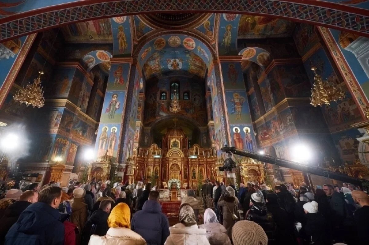   Митрополит Ханты-Мансийский и Сургутский Павел провел Божественную литургию