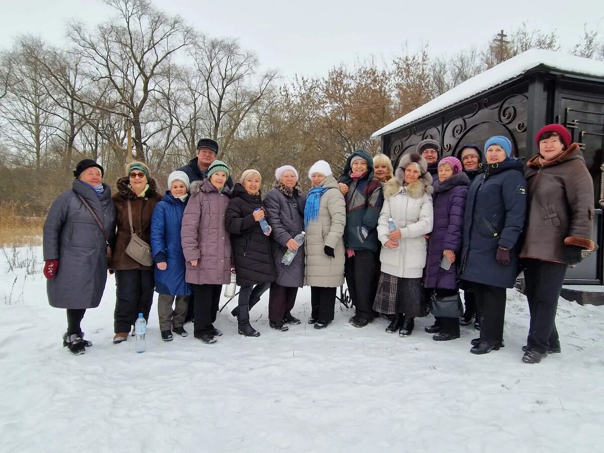 У родника и часовенки в селе Казанская Арчада