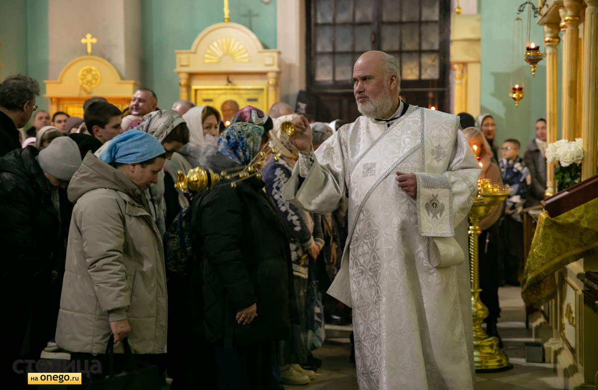    Рождественское богослужение прошло в кафедральном соборе Петрозаводска© Людмила Корвякова, Столица на Онего