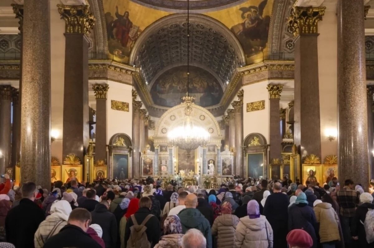    Рождественское богослужение провели в Казанском соборе Петербурга