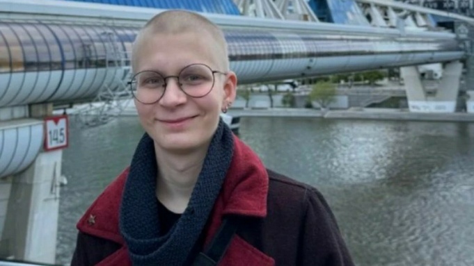 Школьнику из Новосибирска, борющемуся с онкозаболеванием, установили протез плеча