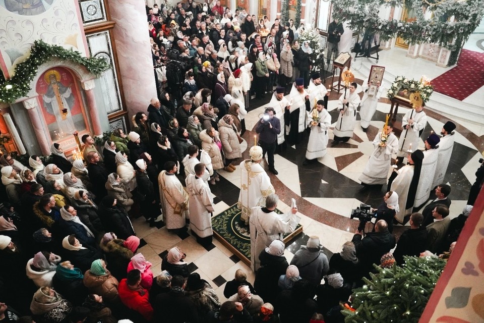    Главное богослужение прошла в Софийском соборе. Светлана МАКОВЕЕВА