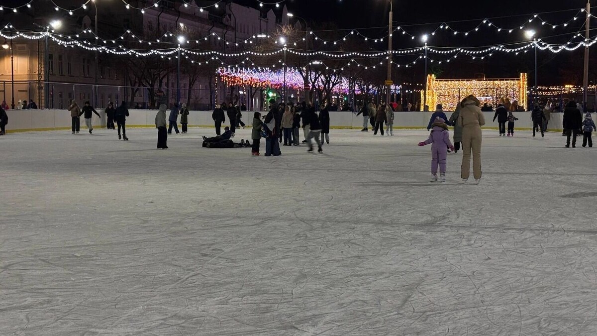    Каток на центральной площади   56orb.ru