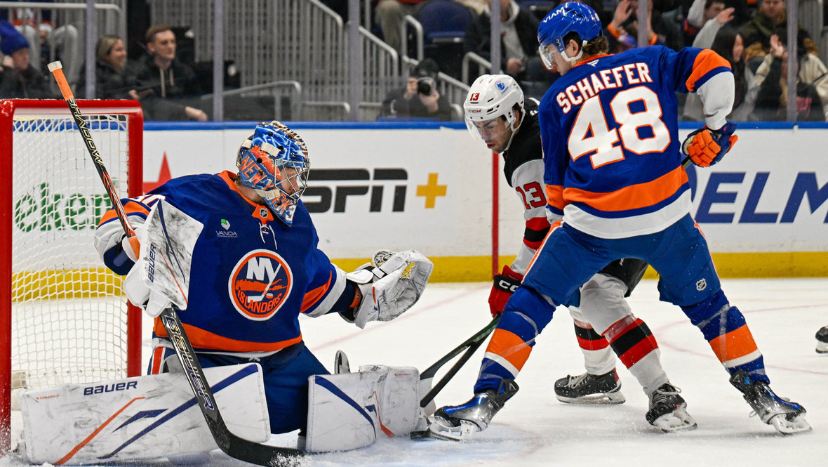    Илья Сорокин сделал 44 сэйва в матче с «Нью-Джерси» (9:0) и установил рекорд «Айлендерс» по сухим матчам.Imagn Images USA Today Sports