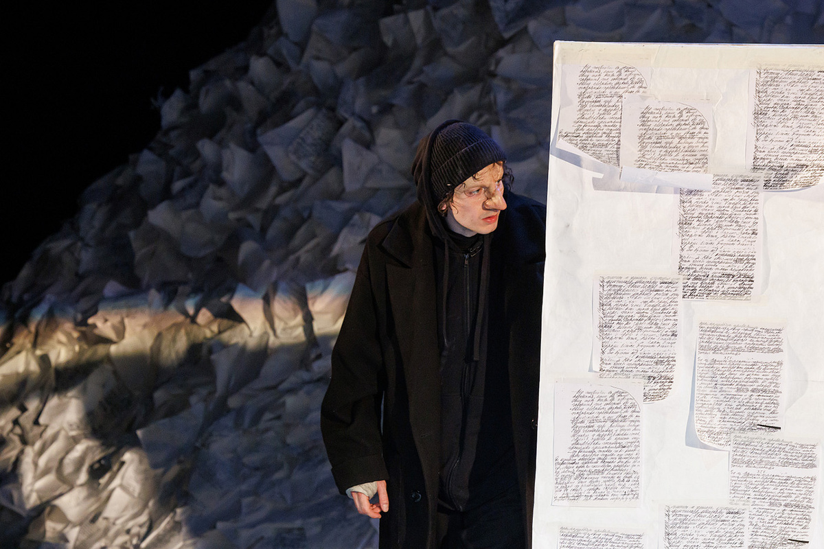    Сцена из спектакля «Сирано де Бержерак»