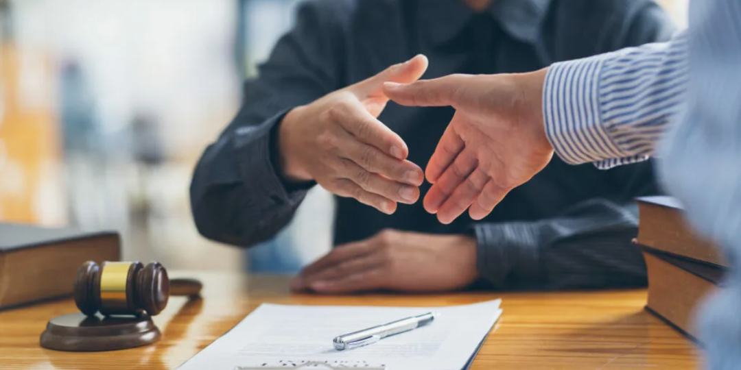 Как выбрать адвоката для юридических лиц при банкротстве и не потерять бизнес