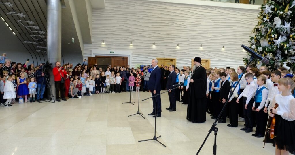 Губернатор поздравил юных жителей региона с праздником Рождества Христова