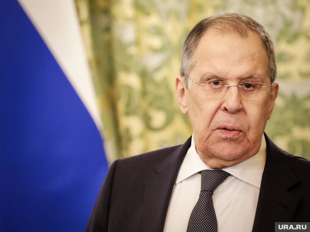     Сергей Лавров в рамках акции «Елка желаний» исполнил желания трех детей