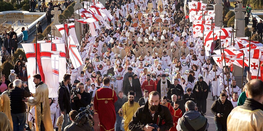 Как в Грузии проходит рождественский карнавал Алило. Как здесь отмечают Рождество?