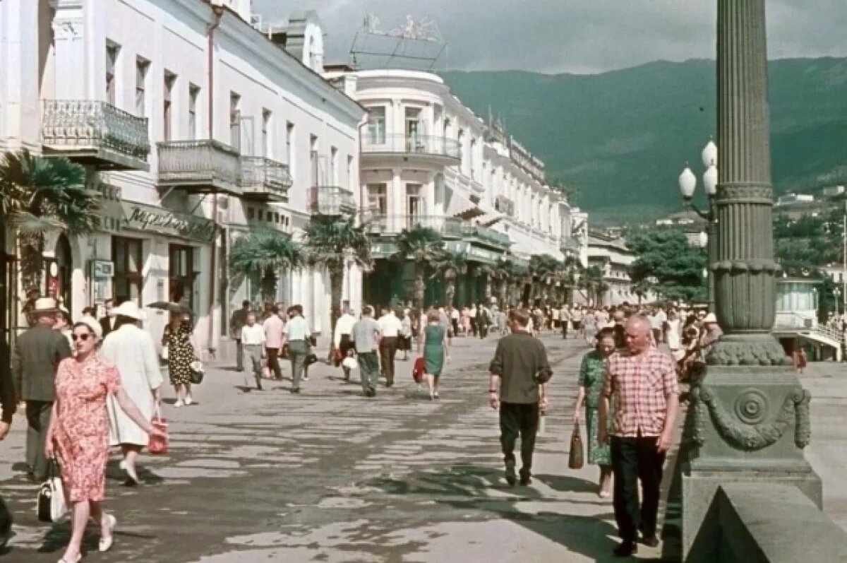    Ялтинская набережная, 60-е гг.