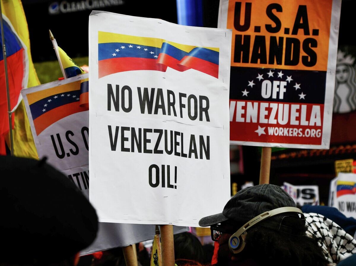    Участники митинга в Нью-Йорке против военной операции США в Венесуэле | © РИА Новости / Алексей Алексеев
