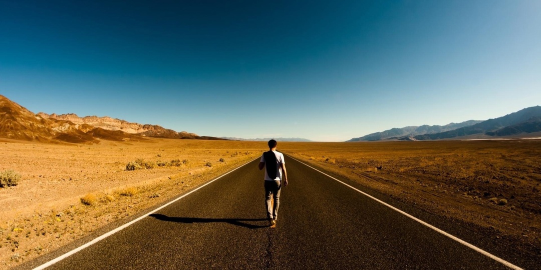 ЧЕЛОВЕК ЖИВОЙ ПЫТАЕТСЯ ПОНЯТЬ