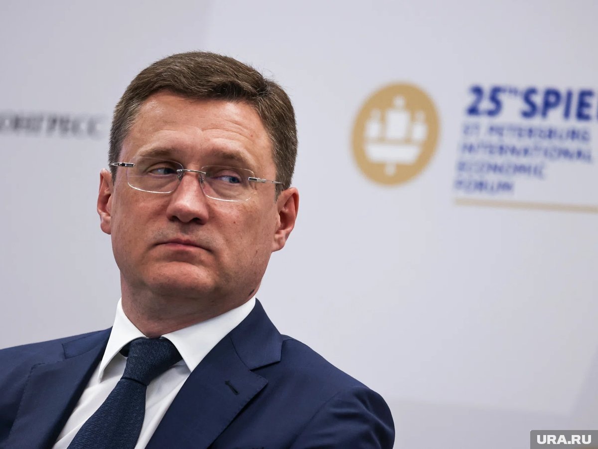     Александр Новак приподнес подарки трех братьям из Свердловской области