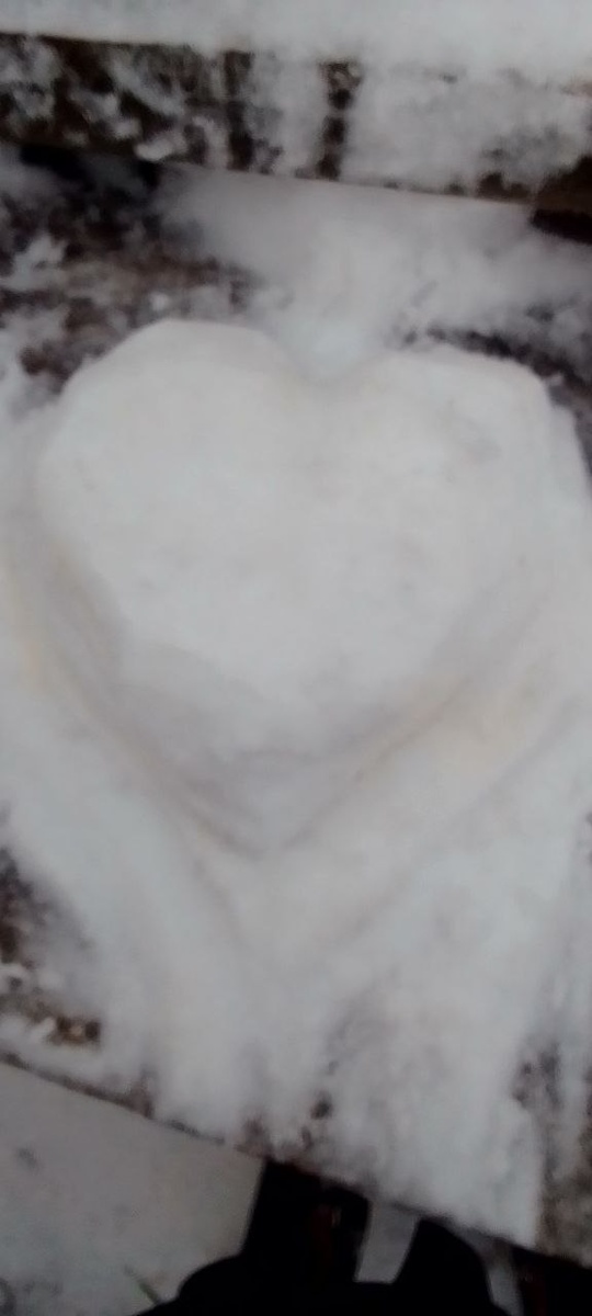 Вот вам снежное сердечко!! :33