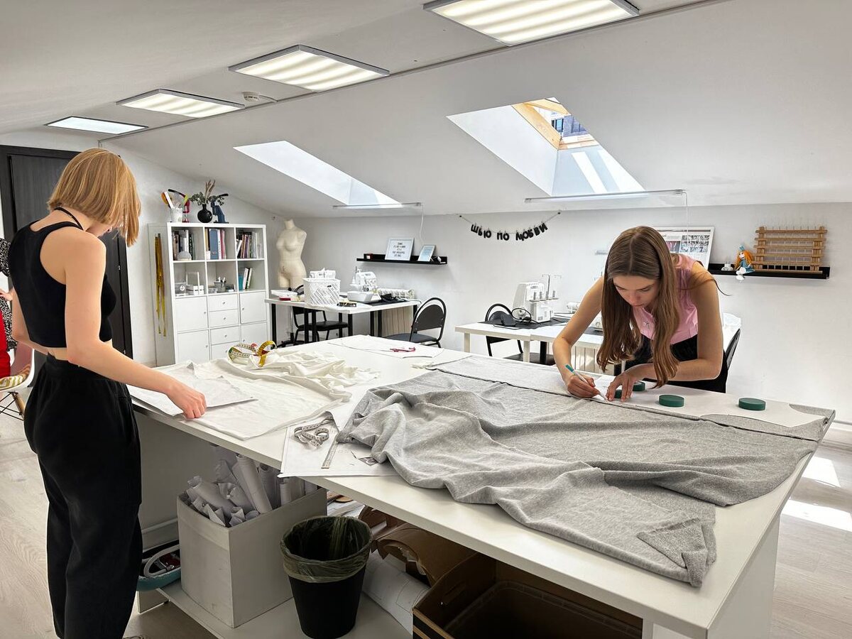 мастер-класс по пошиву свитшота в школе шитья Сошью