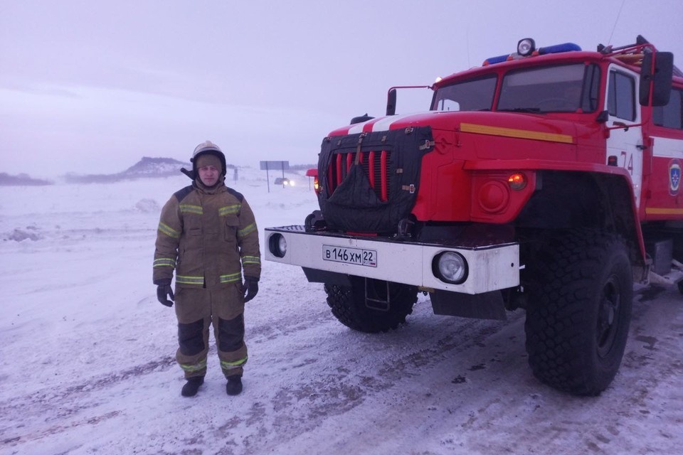    Пожарные оказали помощь водителям и пассажирам 10 легковых автомобилей в Суетском районе пресс-службы ГУ МЧС по Алтайскому краю