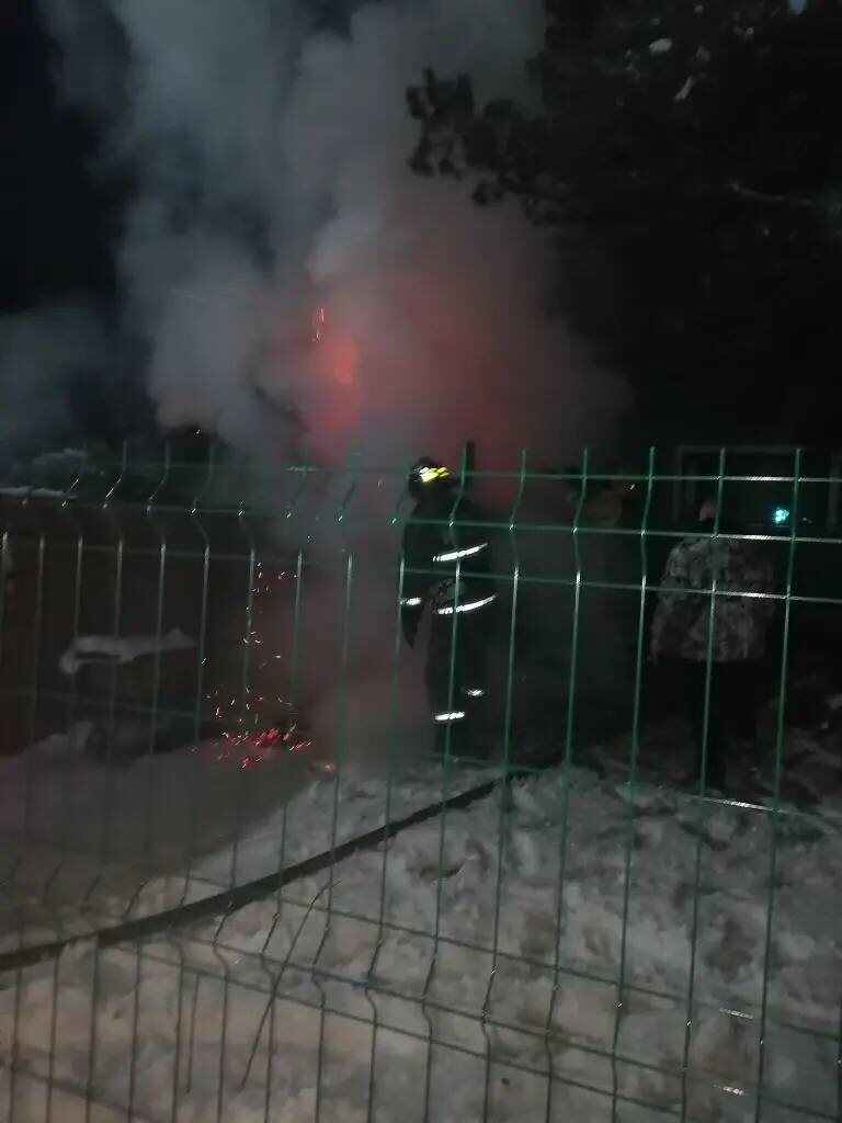    Пожарные боролись с огнем в деревне под ПетрозаводскомГоскомитет Карелии по безопасности