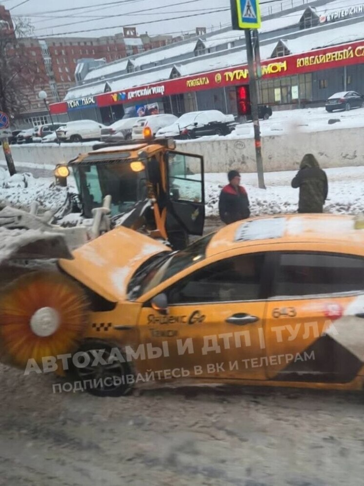     Фото: телеграм-канал "Автохамы и ДТП. Тула"