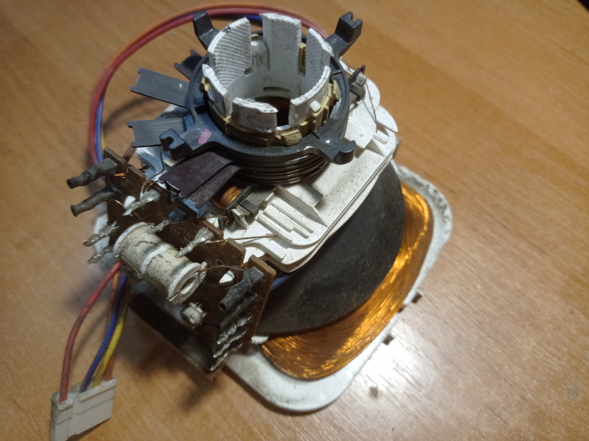 Блестит медяха