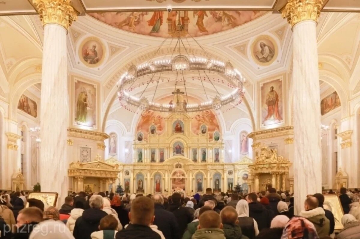    В рождественскую ночь в Спасском соборе Пензы прошли богослужения