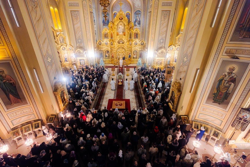    Сотни прихожан собрались в главном соборе региона. Фото: Ростовская-на-Дону епархия