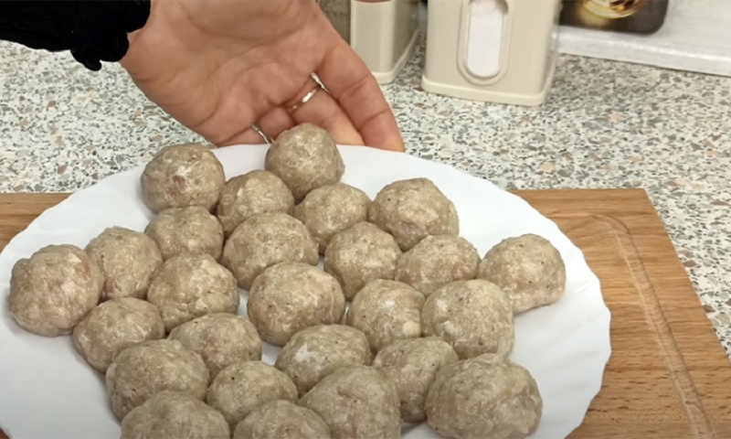 Домашняя лапша с фрикадельками: тёплая классика семейного ужина на новый лад