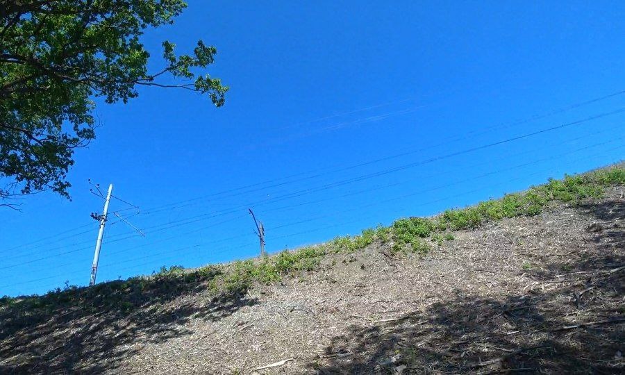 Сверху железная дорога!