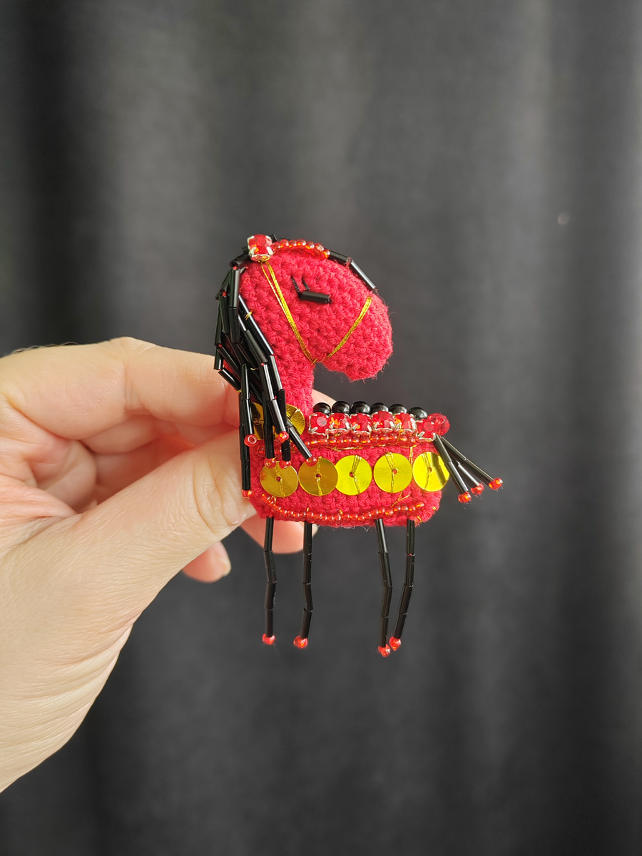 Готовая брошь