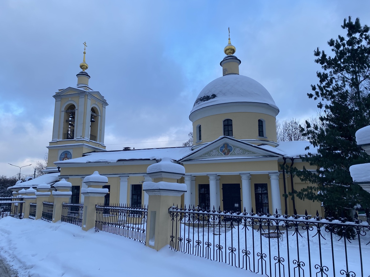 Храм Живоначальной Троицы на Воробьёвых горах