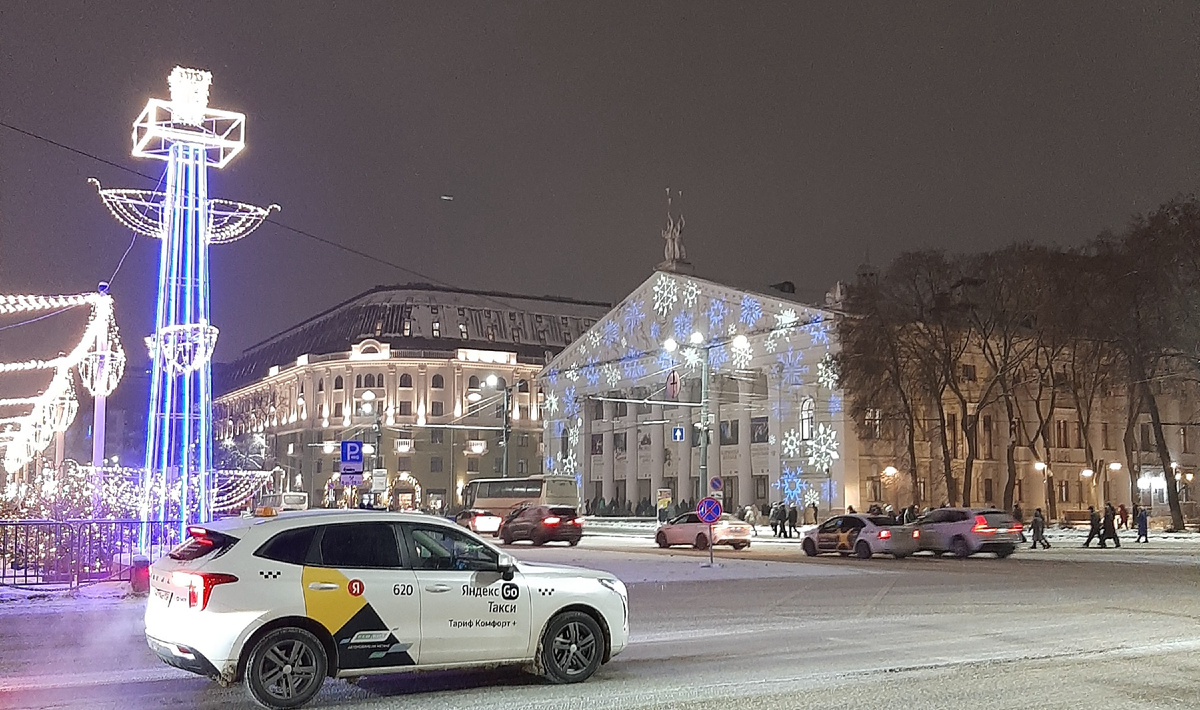 Театр Оперы и Балета в снежинках