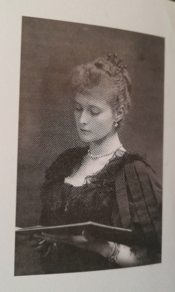 Каждый день как подарок Божий». Настольная книга императрицы Александры Федоровны Романовой.- Москва: Восьмой день,2026 год.-512с.