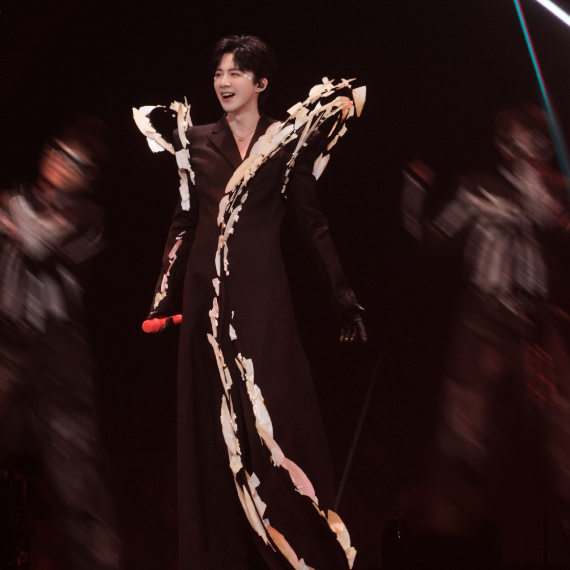 2/4     Weiraen. Две дуги, нарисованные перламутром, большая и маленькая. Фото: студия Лю Юйнина