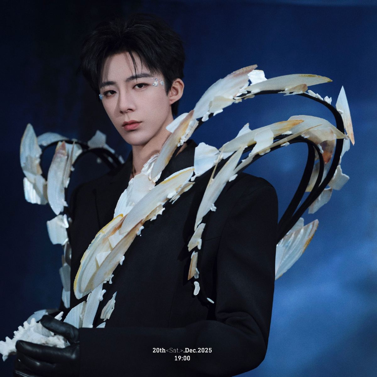 3/4     Weiraen. тут хорошо видны остатки грубой тёмной фактуры на кромках раковин. Фото: студия Лю Юйнина