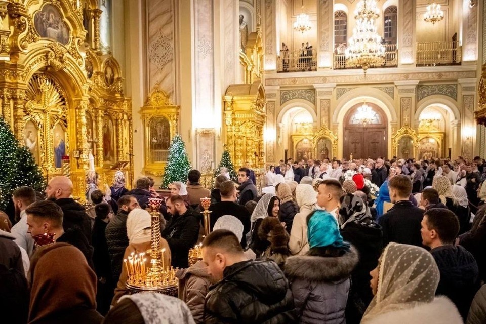   Сотни ростовчан пришли на службу в храм в канун Рождества. Telegram-канал Александра Скрябина.