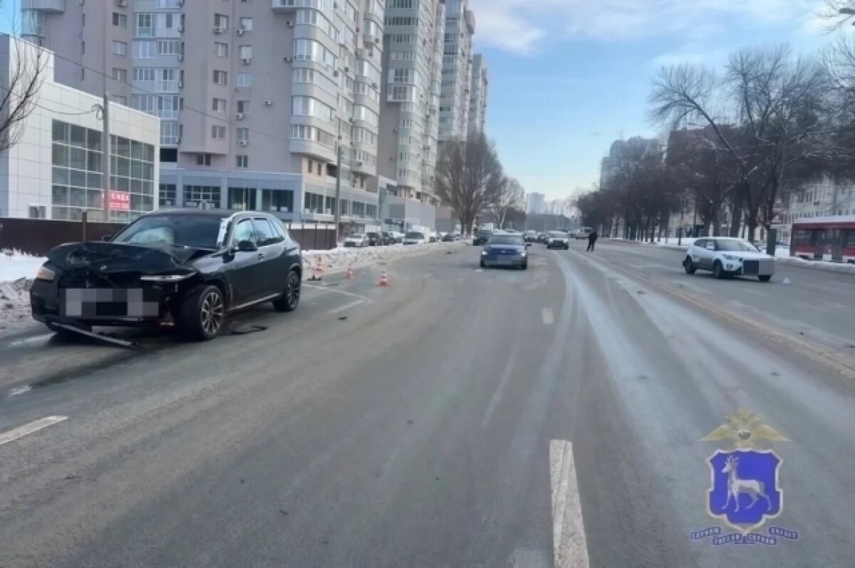    В результате ДТП в Самаре с тремя автомобилями женщина и ребёнок в больнице