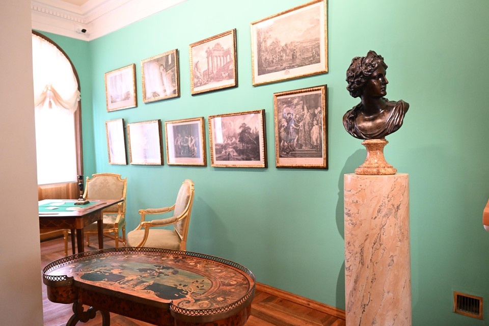    Рассказываем о самых дорогих объявлениях о продаже квартир в регионе и смотрим, чем оправдываются ценники с семью нулями. Михаил ФРОЛОВ