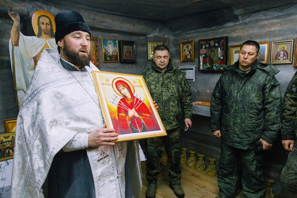    Эту икону Богородицы сделала мать одного из погибших бойцов. Григорий КУБАТЬЯН