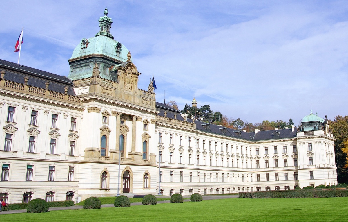    Здание правительства Чехии  inavanhateren/Shutterstock/FOTODOM