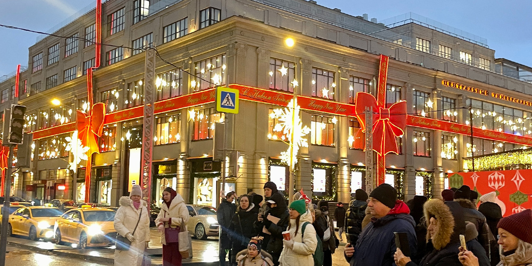 Миллионы на декор и елки от «звезд»: Кто на самом деле создает новогоднюю сказку на Кузнецком Мосту? 🏙️💰