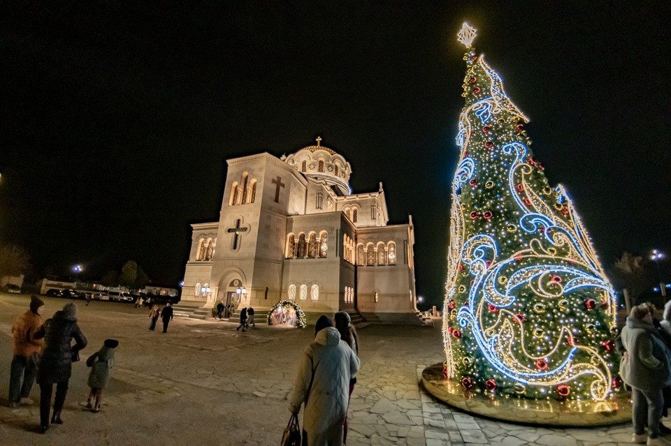    Рождественская литургия прошла в Свято-Владимирском соборе Херсонеса. Юлия Блоцкая