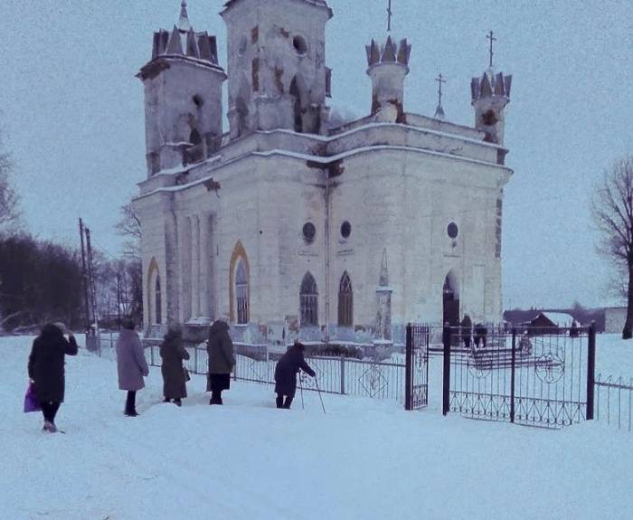        В Спасо-Преображенской церкви села Великая Топаль прошло праздничное богослужение в честь Рождества Христова