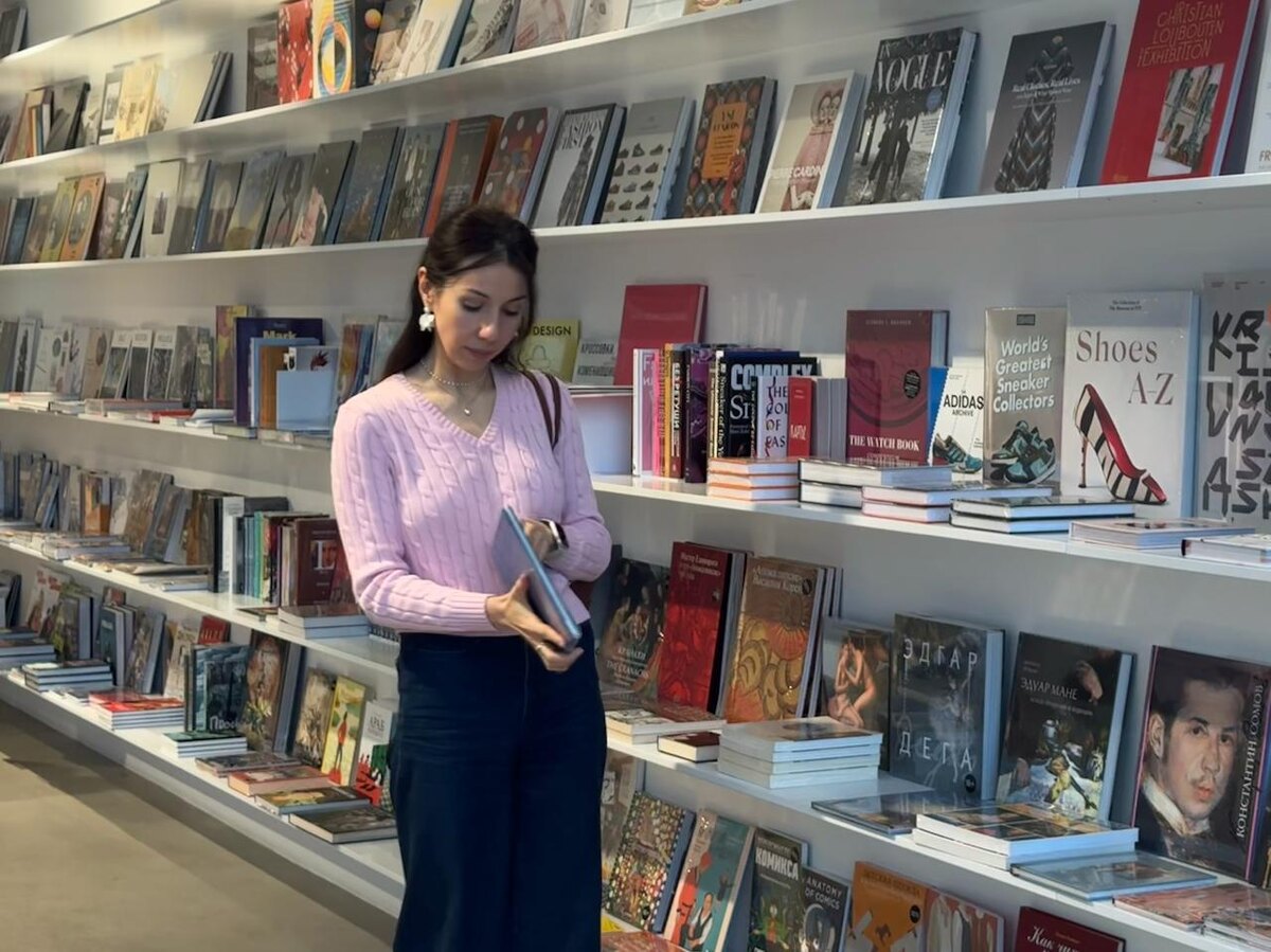 В ГЭС-2 обожаю гулять по книжному магазину!