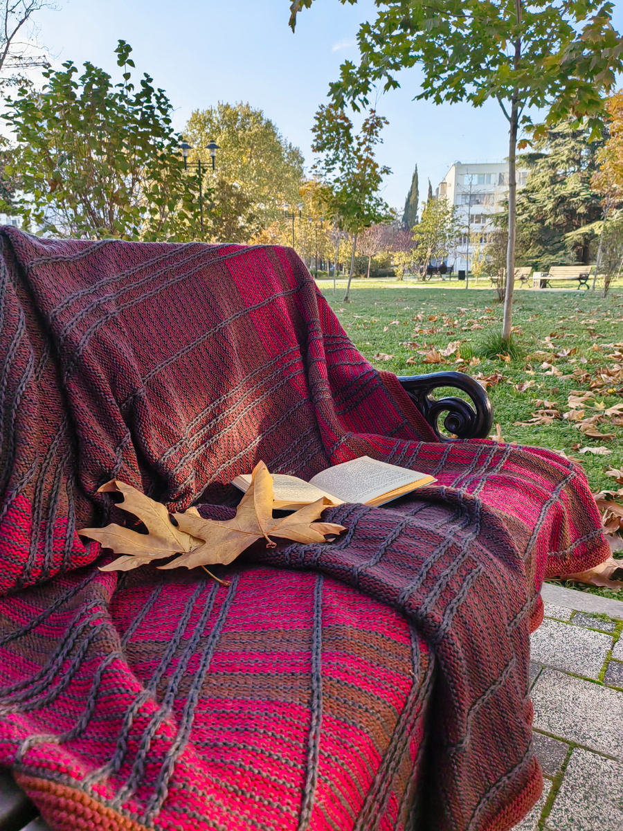 Плед Уютный. Связан спицами. Работа автора. Фото автора.