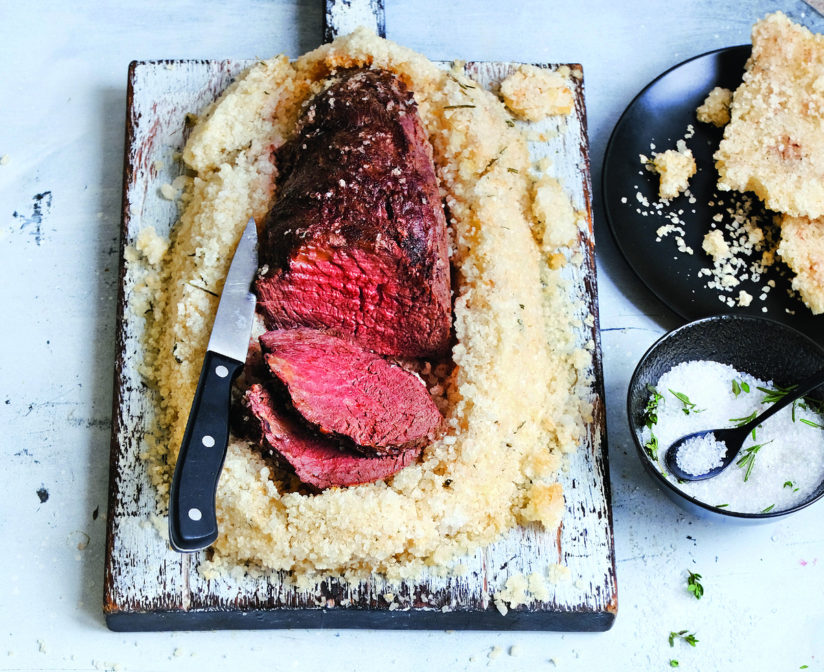 Запечённая говядина в соляной корочке