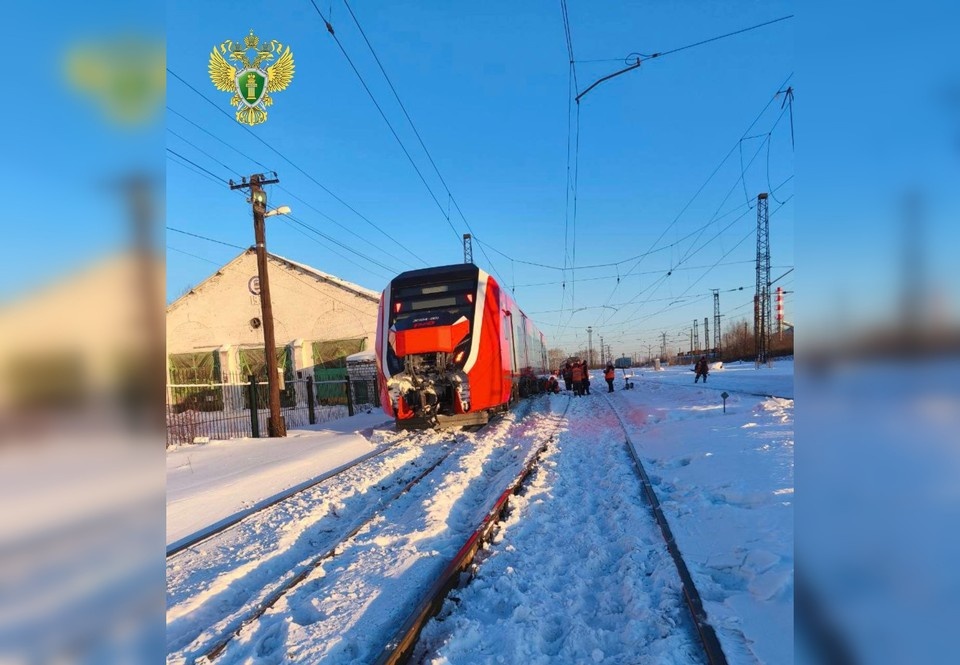    С рельс сошел последний вагон поезда. Фото: пресс-служба Уральской транспортной прокуратуры.