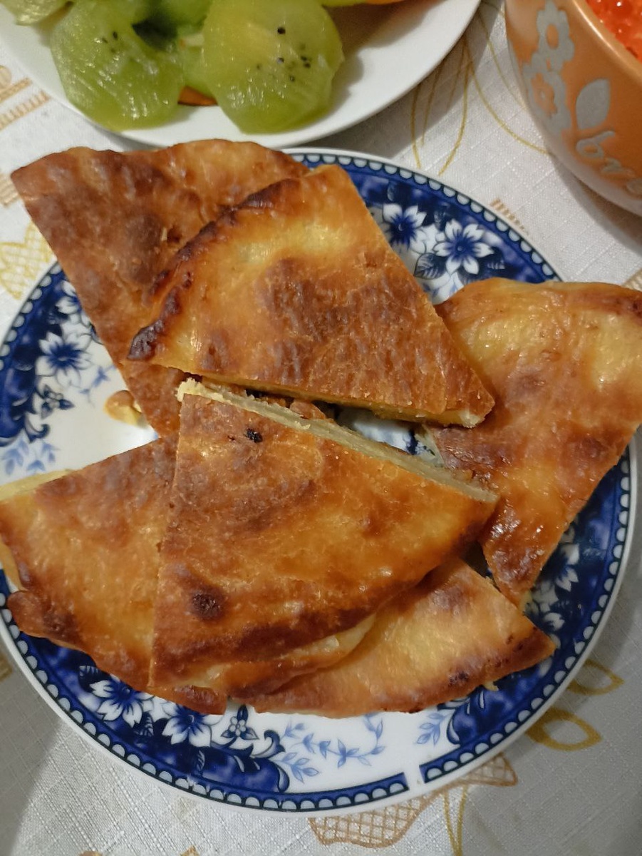 "Осетинский " пирог с сыром и творогом из пресного теста